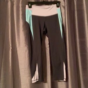 Gray cropped leggings